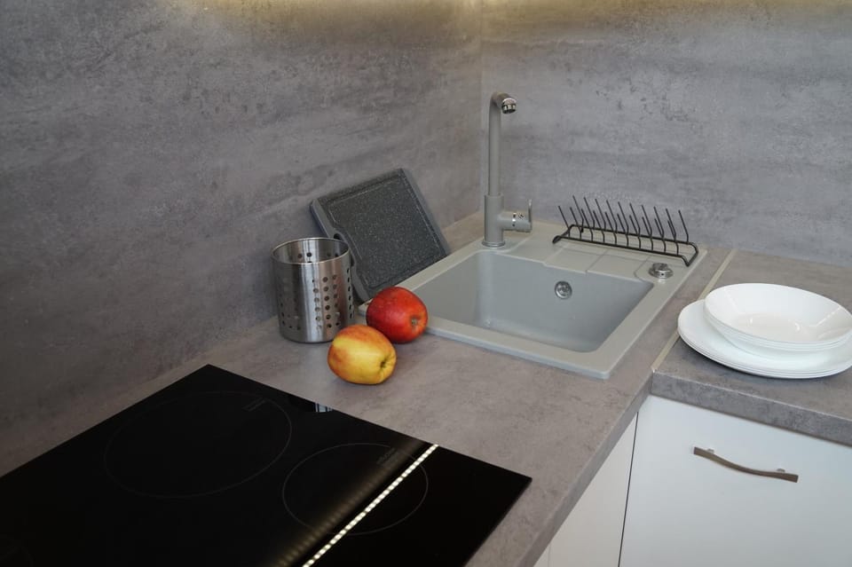 Kitchen or kitchenette, Food and drinks