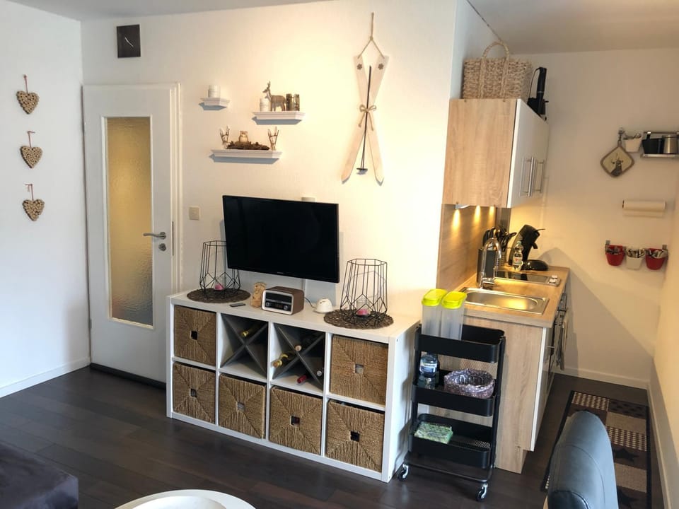 TV and multimedia, Kitchen or kitchenette, Living room