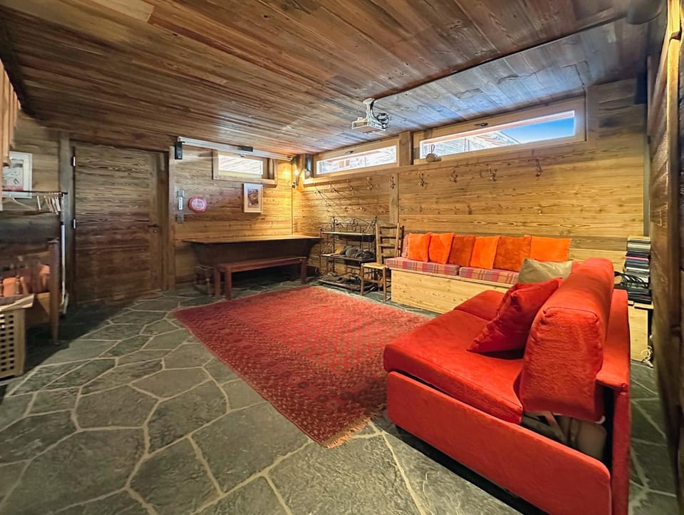 Communal lounge/ TV room, Living room