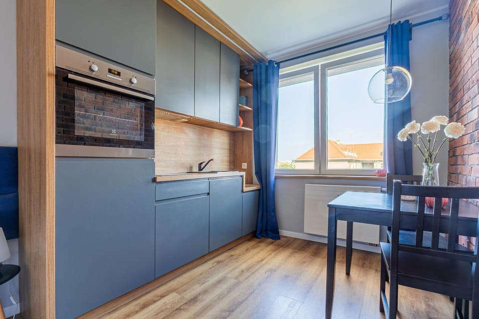 Kitchen or kitchenette, Dining area, dishwasher, oven, pet friendly, stove