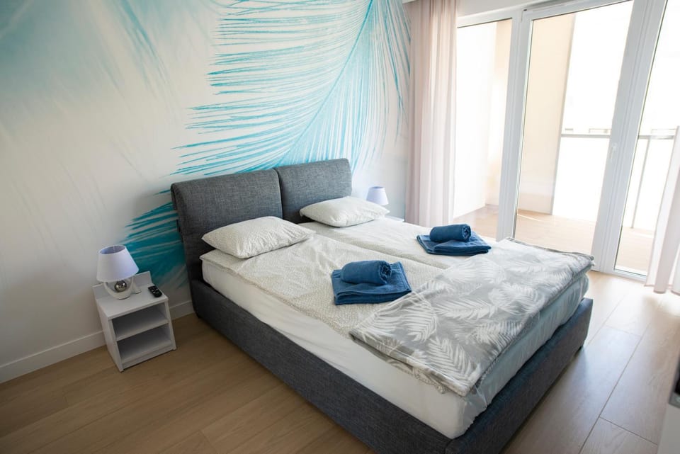 Bed, Balcony/Terrace, Photo of the whole room, Bedroom