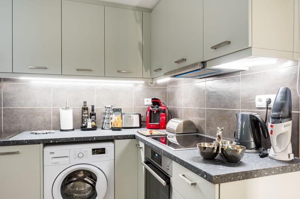 Kitchen or kitchenette, washing machine