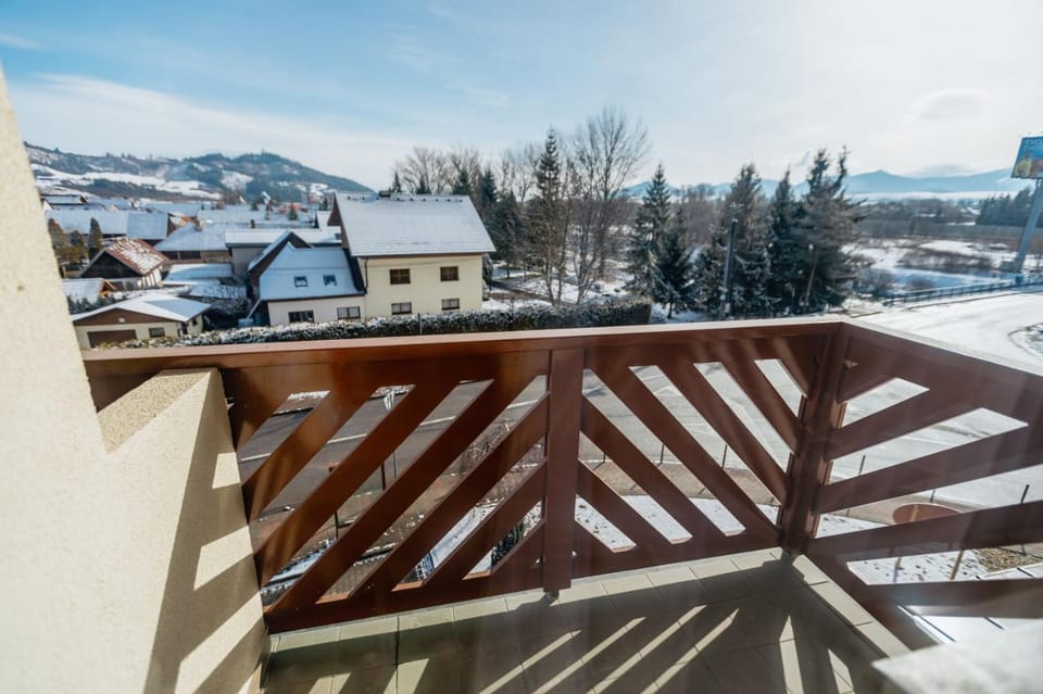 Balcony/Terrace, Street view