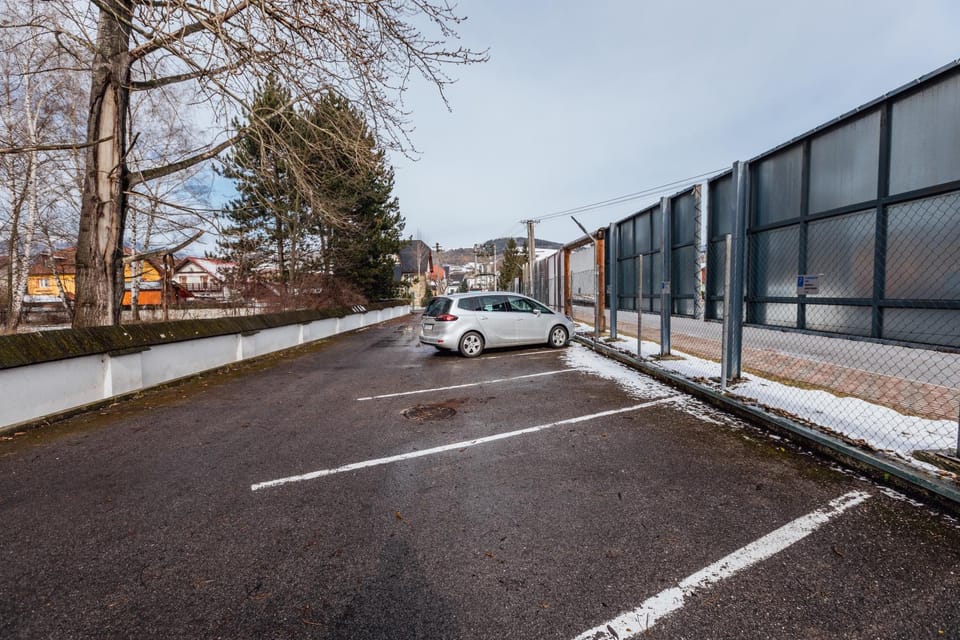 Neighbourhood, Parking