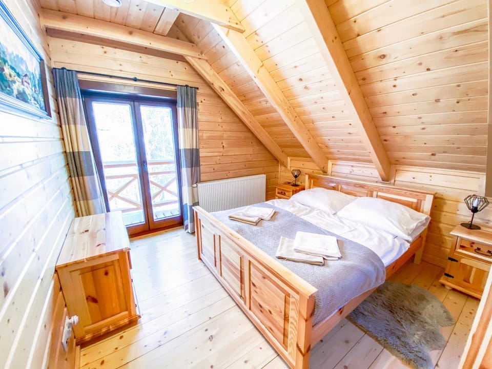 Bed, View (from property/room), View (from property/room), Photo of the whole room, Bedroom, Mountain view, locker, towels, wardrobe