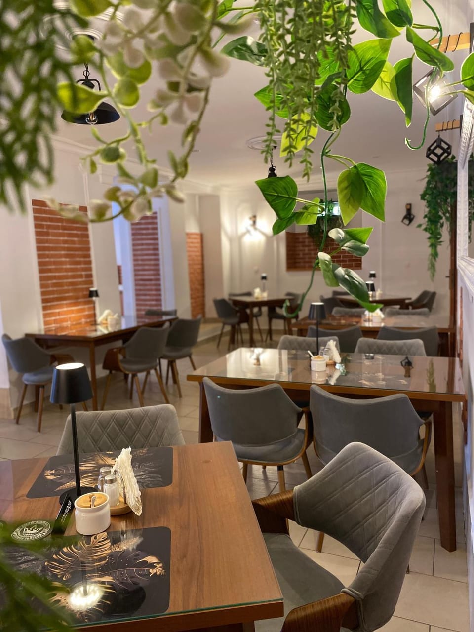 Restaurant/places to eat, Food