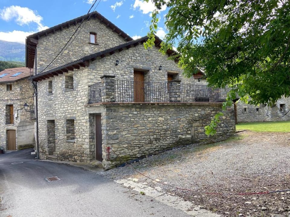 Property building, Facade/entrance, Parking