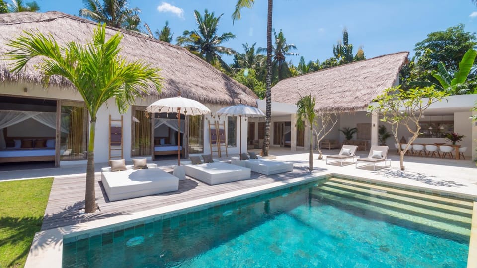 Property building, Bird's eye view, Swimming pool, Swimming pool
