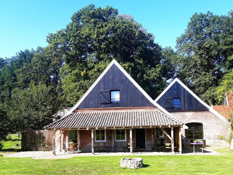 Property building, Day, Natural landscape, Garden, Garden view