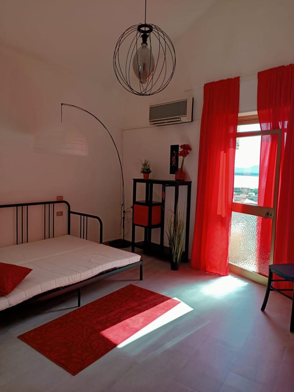 Bed, Photo of the whole room, Bedroom, air conditioner