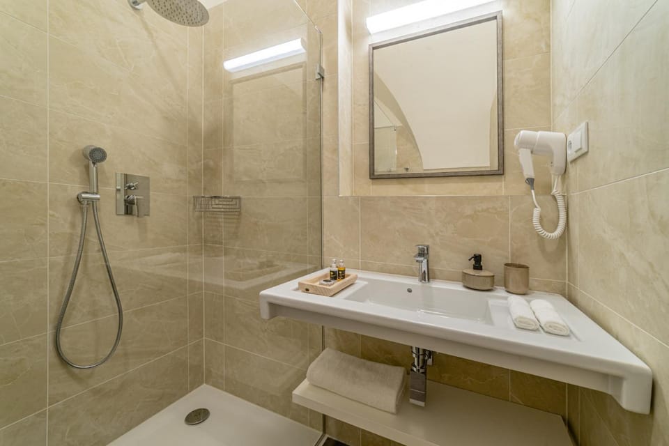 Shower, Bathroom, towels