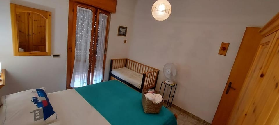 Bedroom, cot