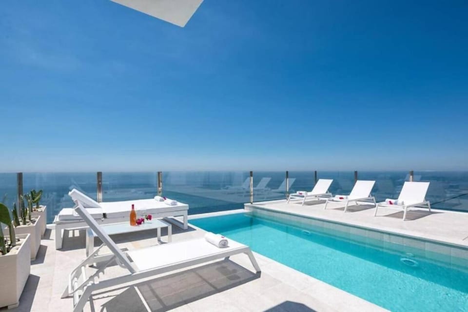 Villa de lujo. Infinity Pool y vista 360º de Nerja Villa in Axarquía