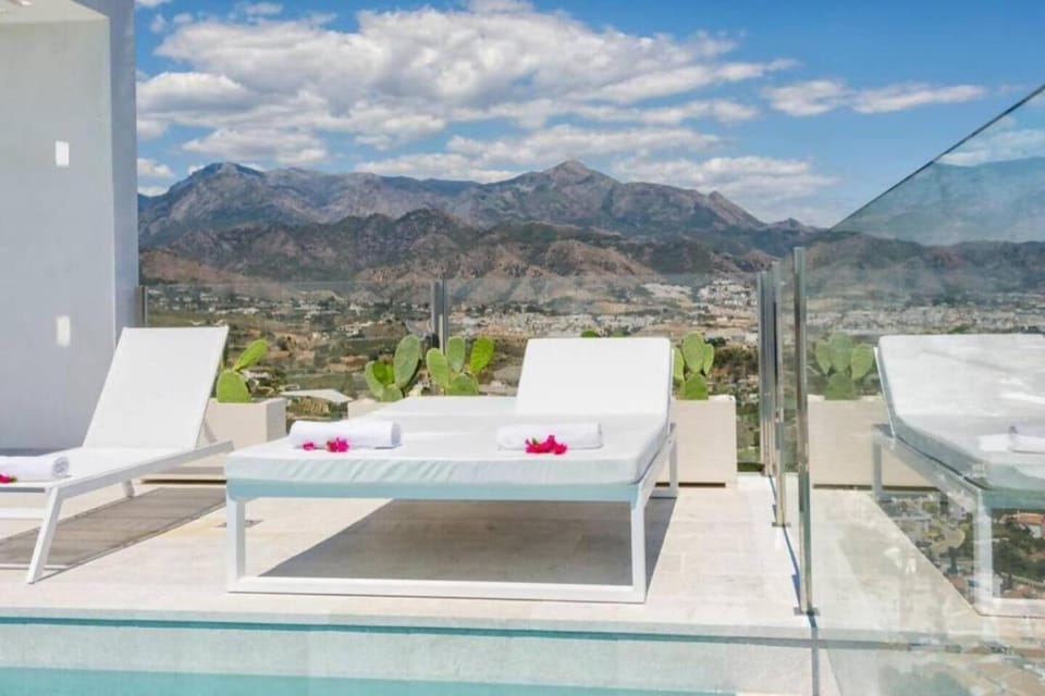 Villa de lujo. Infinity Pool y vista 360º de Nerja Villa in Axarquía