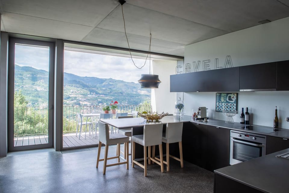 Kitchen or kitchenette, Dining area, Communal kitchen, Mountain view, River view