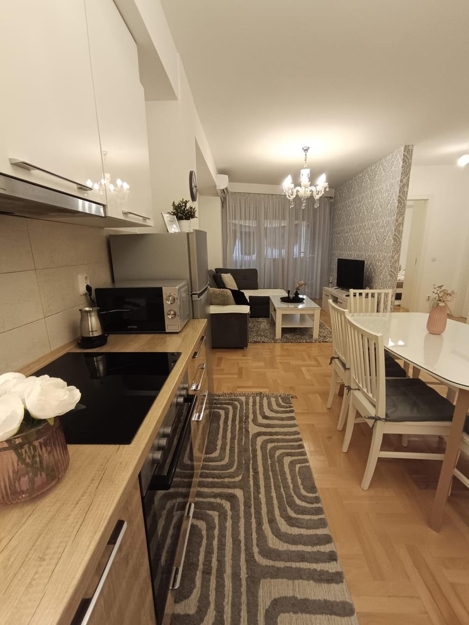Kitchen or kitchenette, Living room, Seating area, Dining area