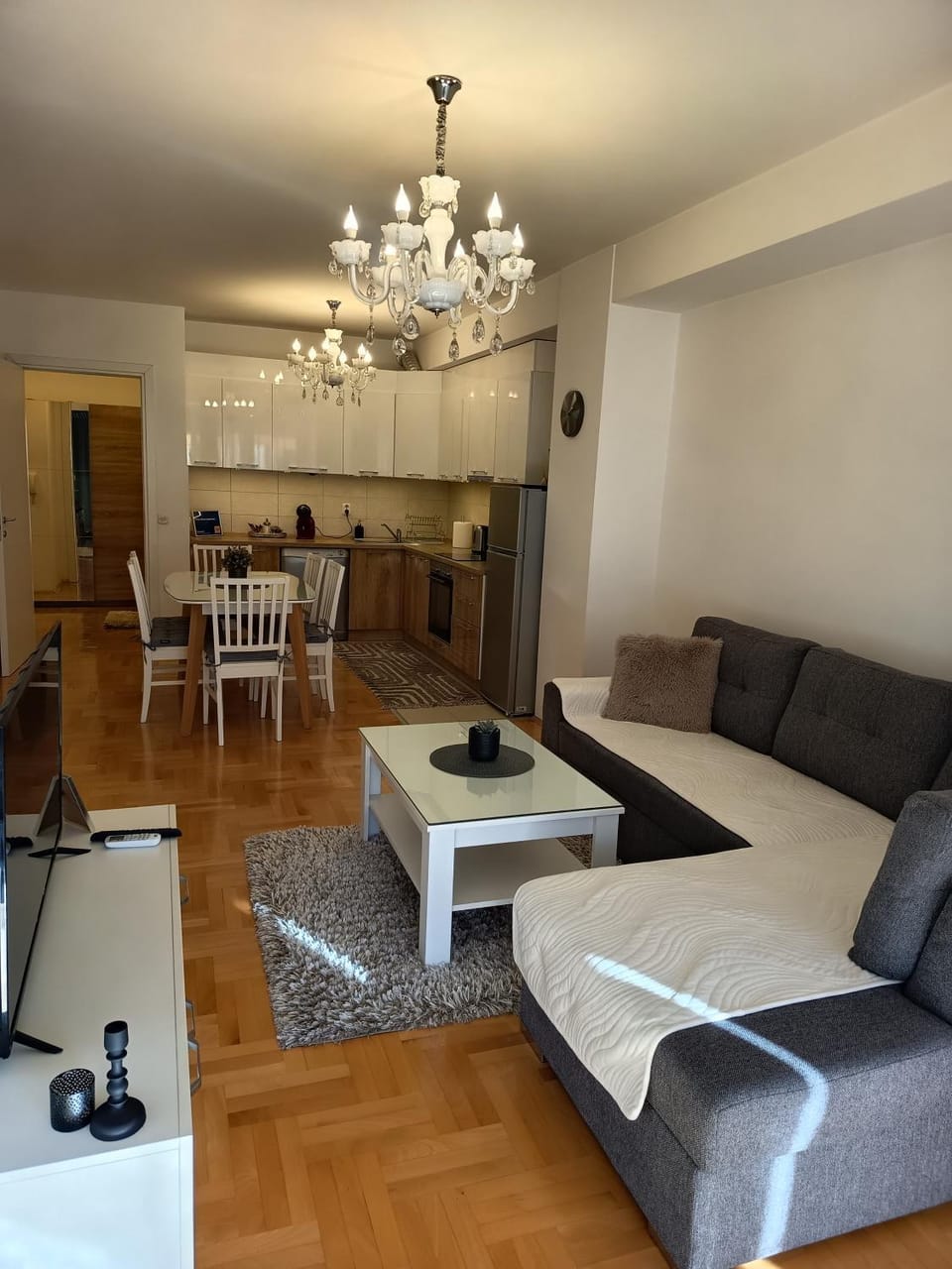 Kitchen or kitchenette, Living room, Seating area, Dining area