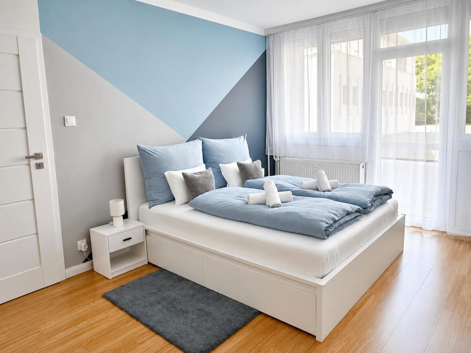AwesHome City Apartment - City center, 3 bedrooms, Free parking, Shopping malls Apartment in Hungary