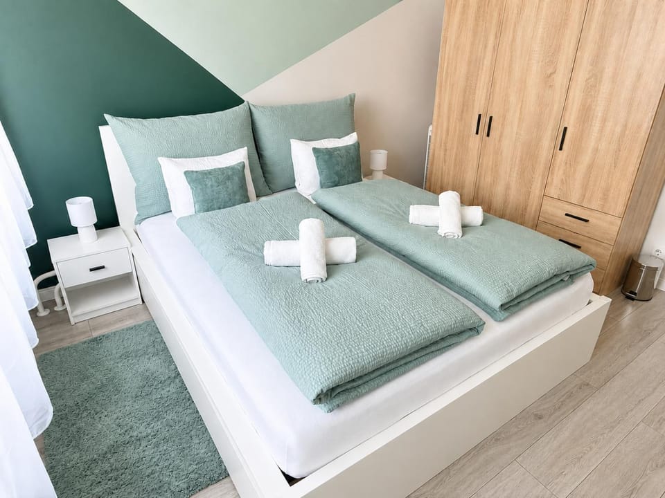 AwesHome City Apartment - City center, 3 bedrooms, Free parking, Shopping malls Apartment in Hungary
