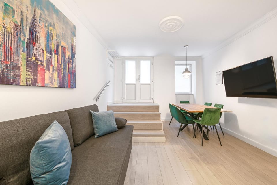 The Lachmann Group Apartment, 2BR, one living room, 2 bathrooms, family friendly, 4 - 7 Guests Apartment in Berlin