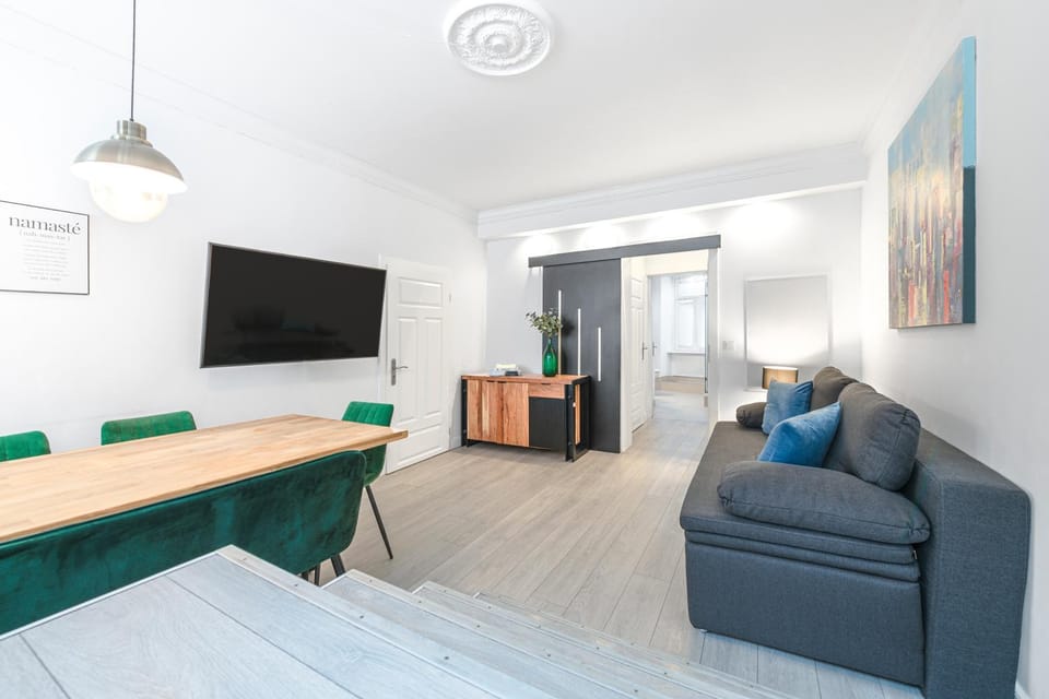 The Lachmann Group Apartment, 2BR, one living room, 2 bathrooms, family friendly, 4 - 7 Guests Apartment in Berlin