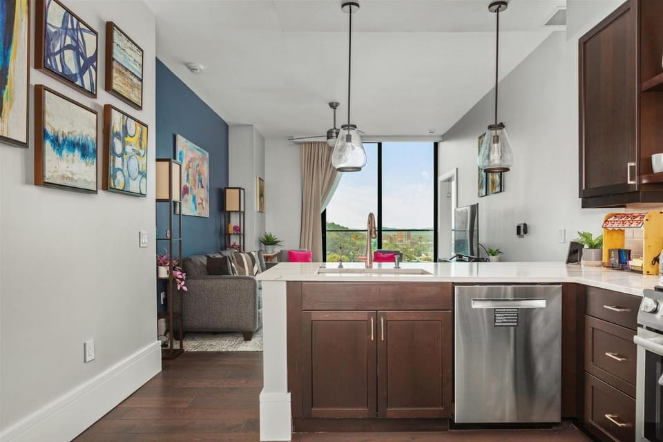 Kitchen or kitchenette, Dining area, dishwasher, oven, pet friendly, stove, toaster