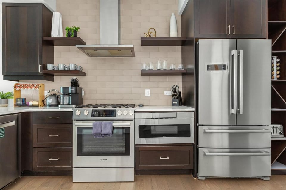 Coffee/tea facilities, Kitchen or kitchenette, dishwasher, oven, pet friendly, stove, toaster