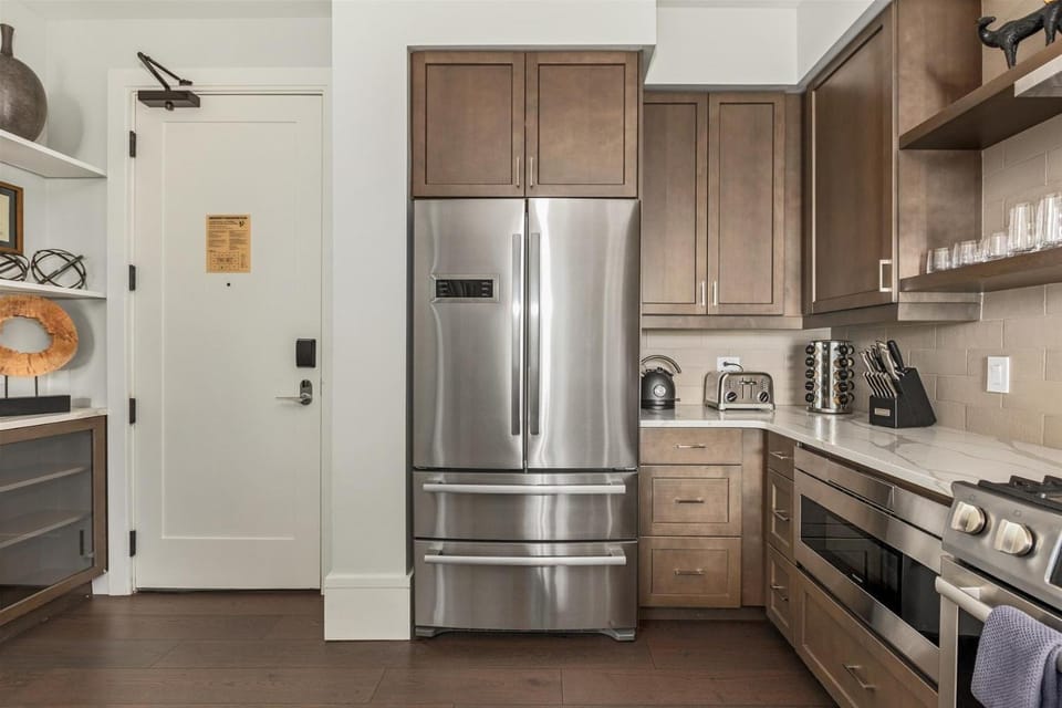Kitchen or kitchenette, dishwasher, oven, stove
