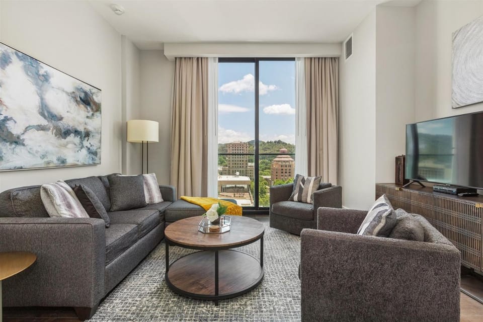 TV and multimedia, Living room, Seating area, Mountain view