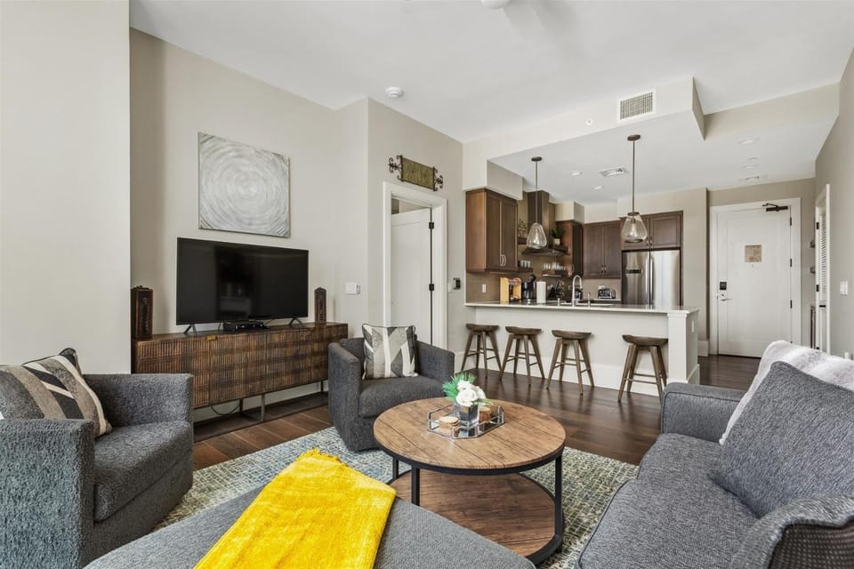 TV and multimedia, Kitchen or kitchenette, Living room, Seating area, Dining area, Evening entertainment