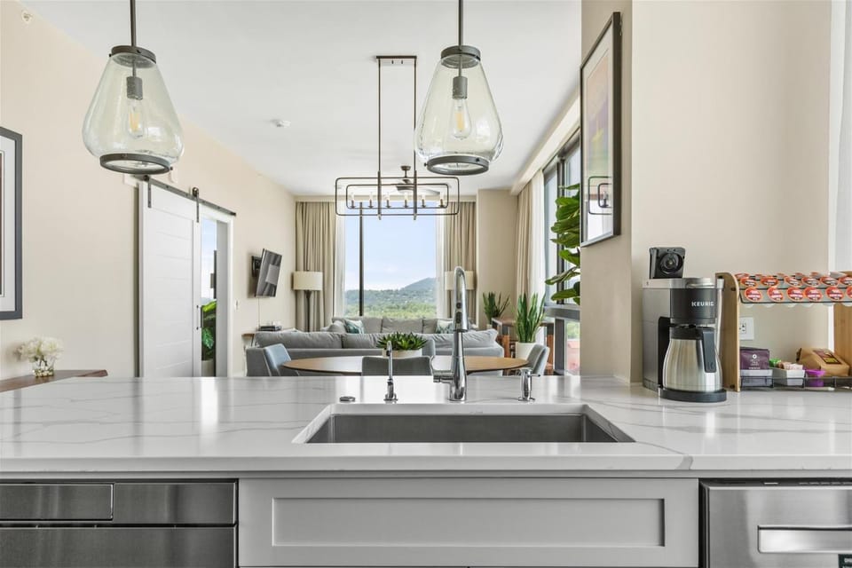 Coffee/tea facilities, Kitchen or kitchenette, dishwasher, oven, pet friendly, stove