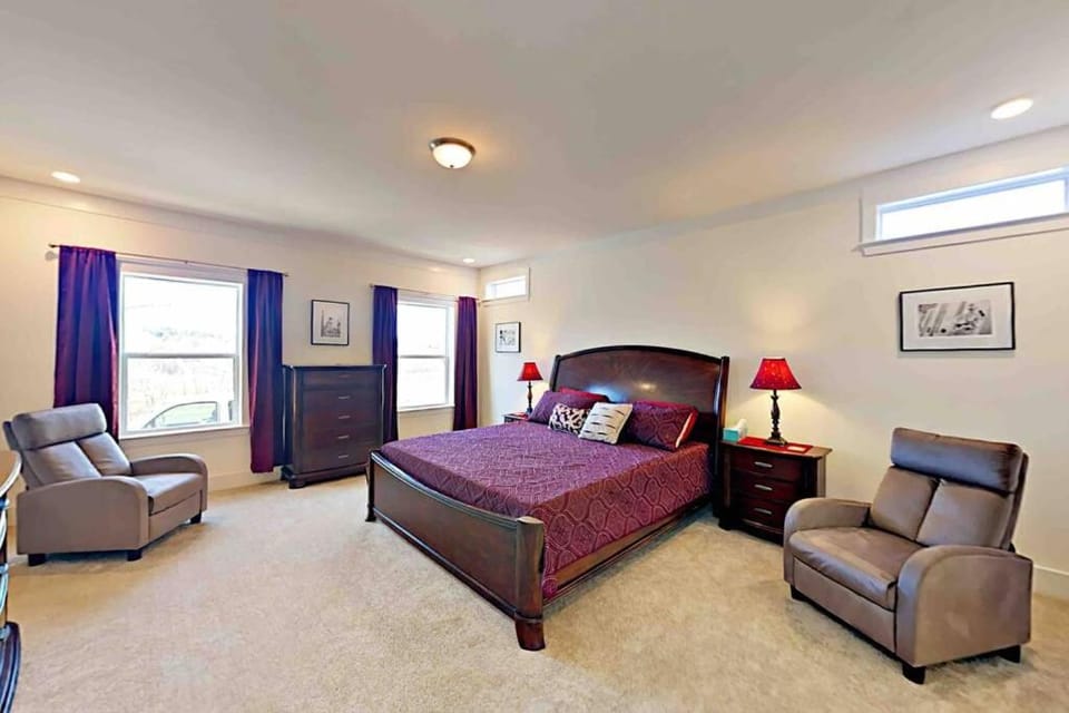 Serenity Views Comfort - Close to City & Parkway! House in Buncombe County