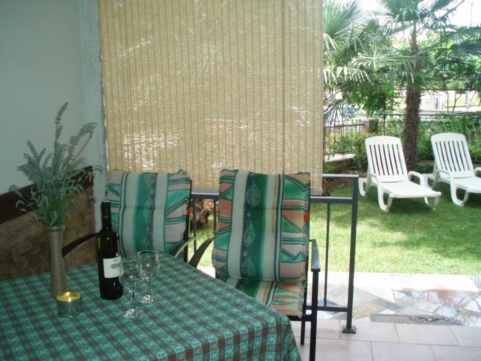 Patio, Seating area