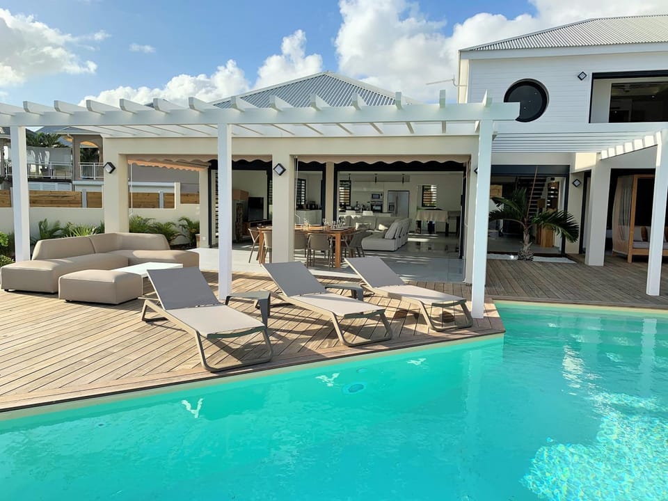 Property building, Swimming pool