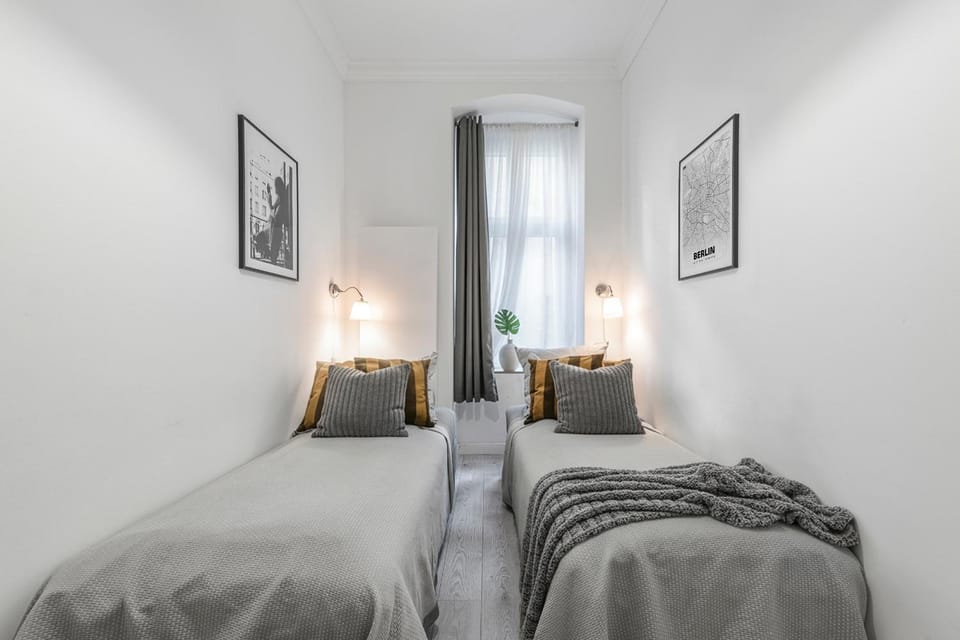 The Lohmeyerstr III, lovely 2 BR, group & family friendly, 2- 4 Guests Apartment in Berlin