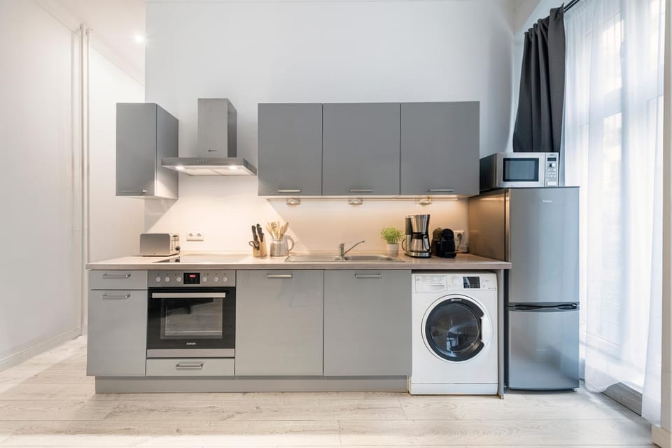 The Lohmeyerstr III, lovely 2 BR, group & family friendly, 2- 4 Guests Apartment in Berlin