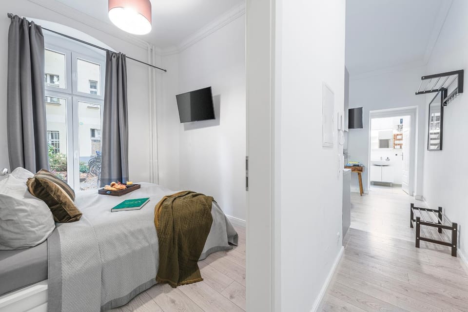 The Lohmeyerstr III, lovely 2 BR, group & family friendly, 2- 4 Guests Apartment in Berlin