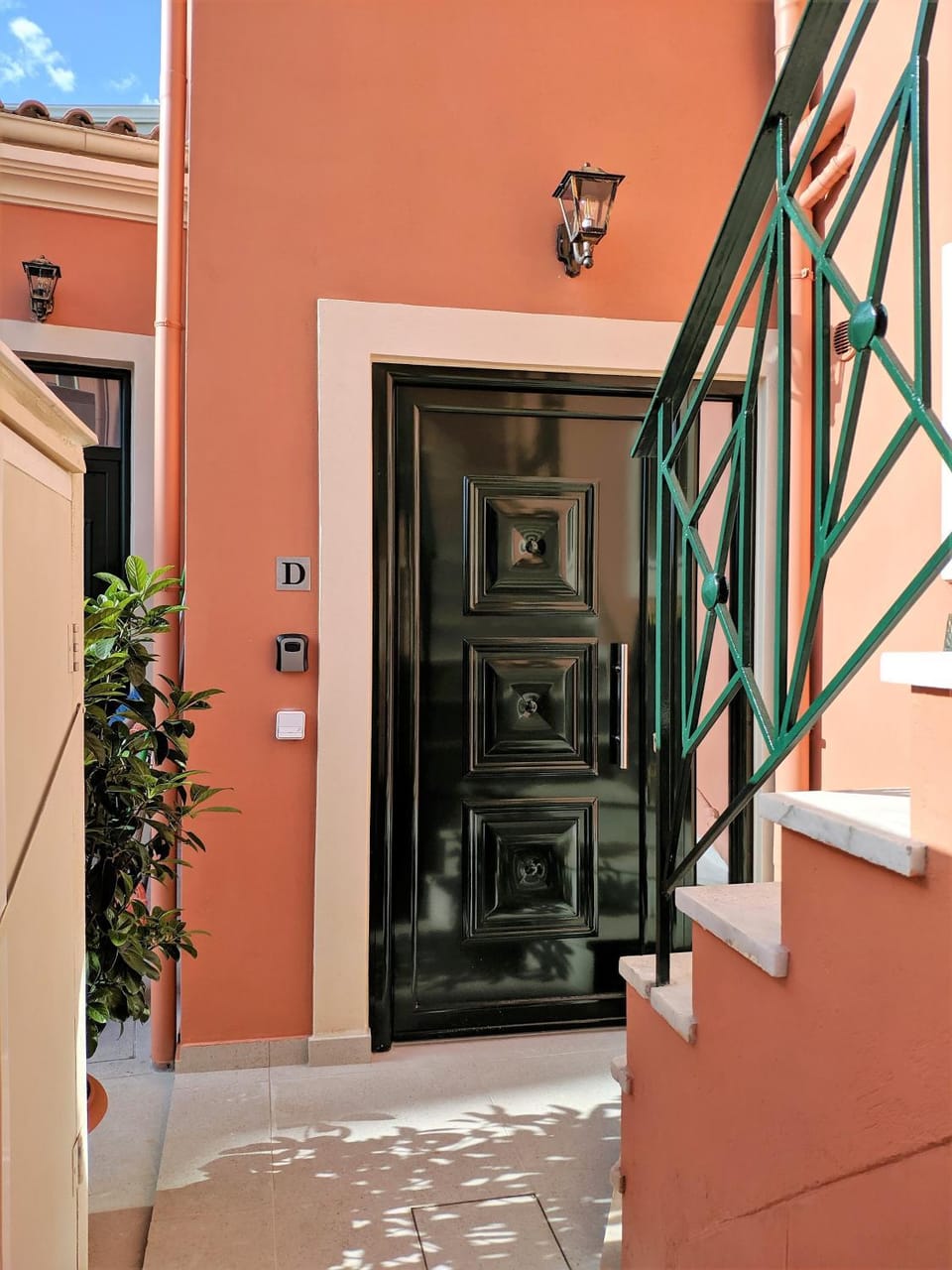 Facade/entrance