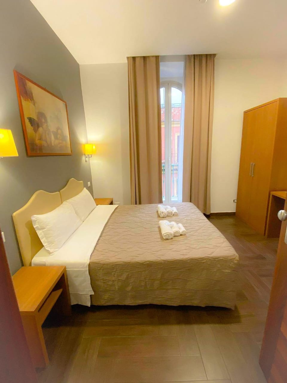 Bed, Photo of the whole room, Bedroom