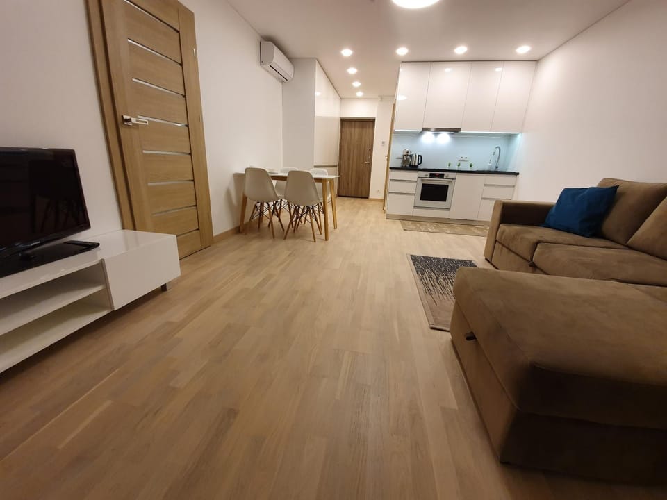 Communal lounge/ TV room, TV and multimedia, Living room, Seating area, Dining area