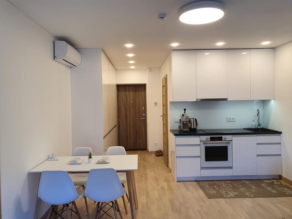 Kitchen or kitchenette, Dining area, Communal kitchen
