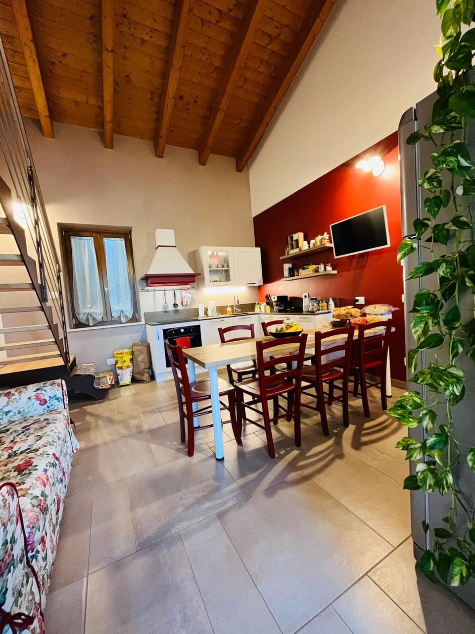 Kitchen or kitchenette, Living room, Dining area, oven