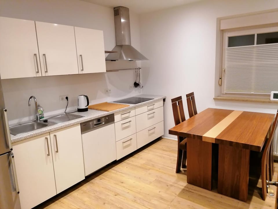 Coffee/tea facilities, Kitchen or kitchenette, Dining area, dishwasher, minibar, pet friendly, stove, kitchen