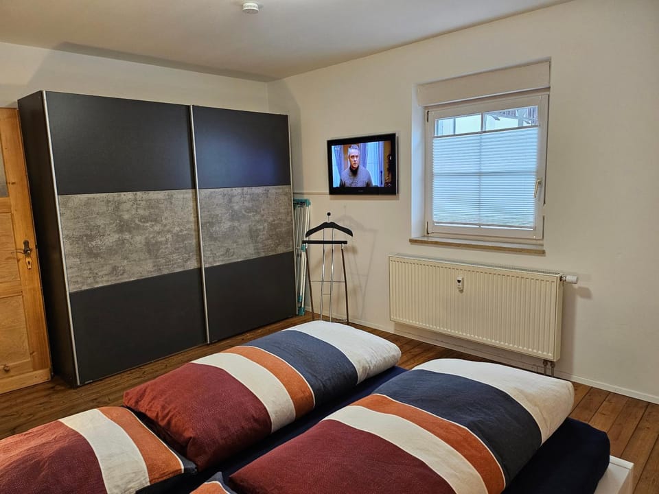 Bed, TV and multimedia, Bedroom, wardrobe