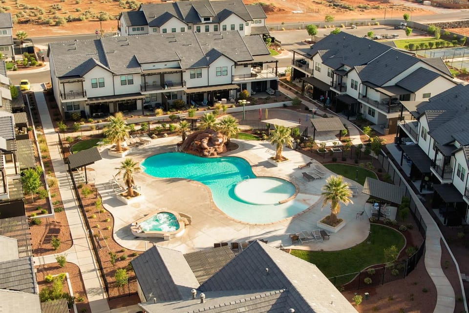 Hot Tub, Swimming pool