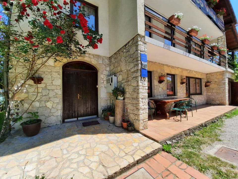 Property building, Patio, Facade/entrance