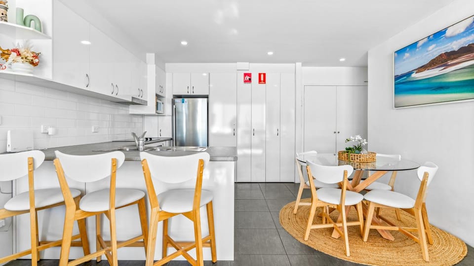 Dining area, kitchen