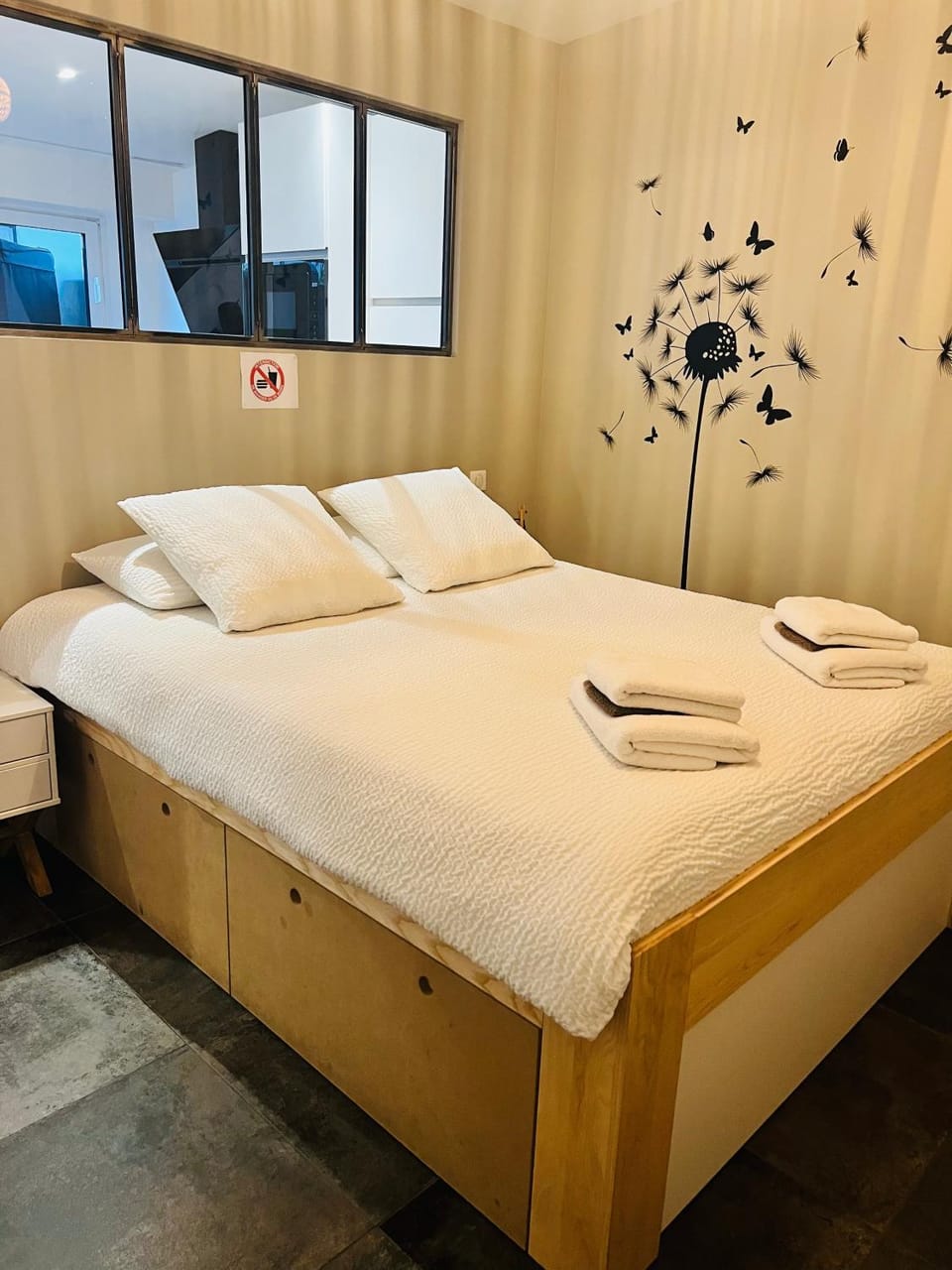 Bed, Photo of the whole room, Bedroom, towels