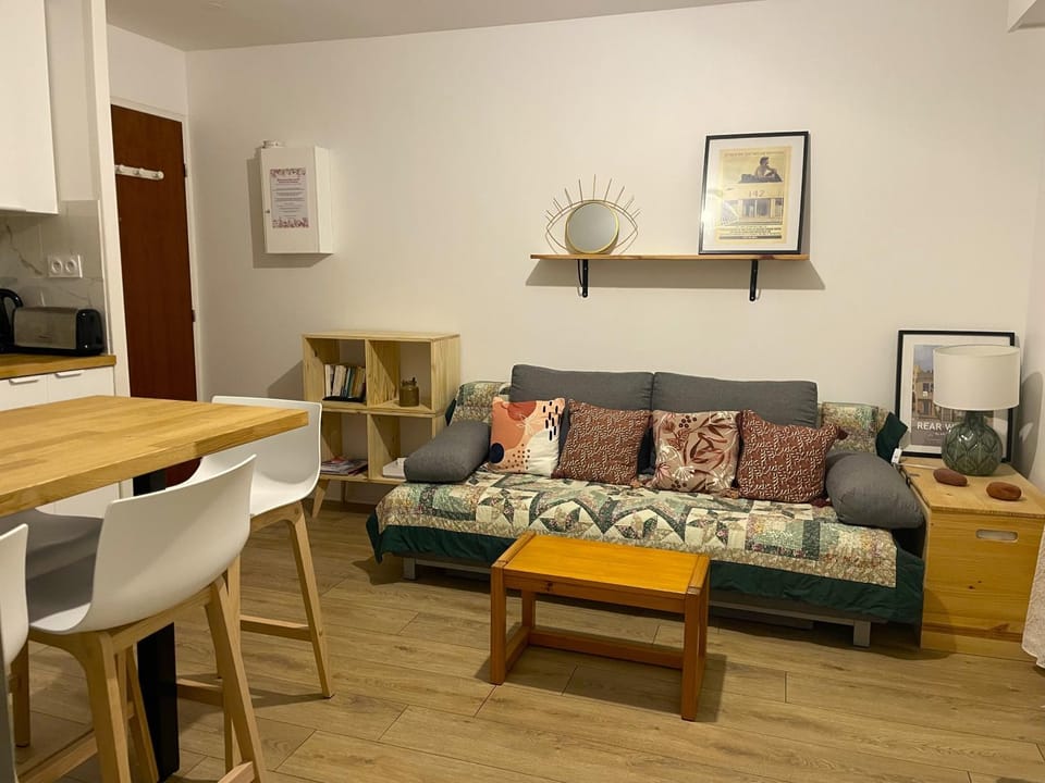 Living room, kitchen