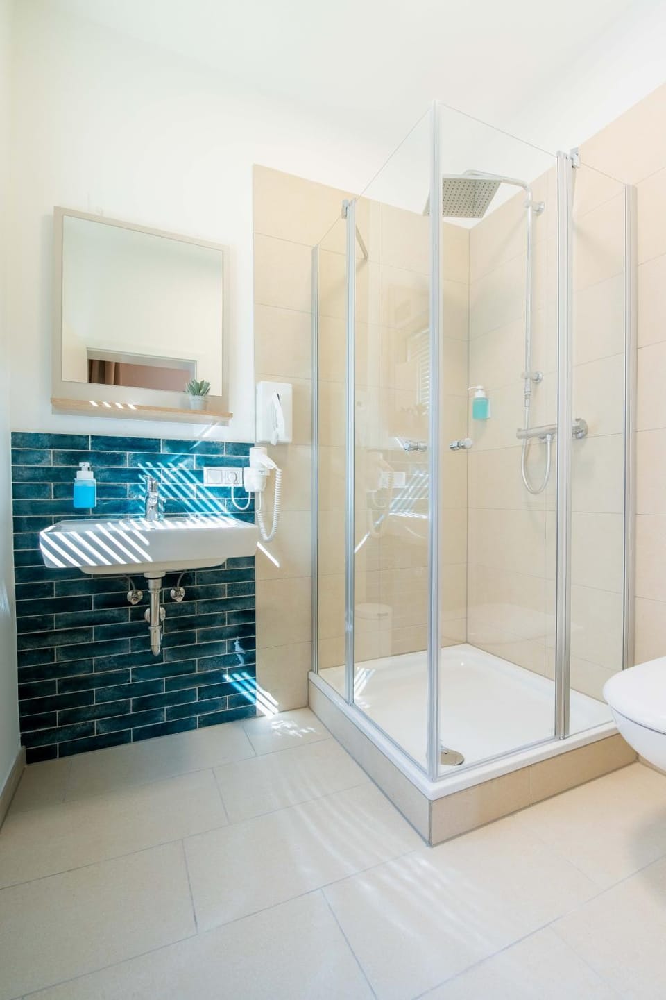 Shower, Bathroom, towels